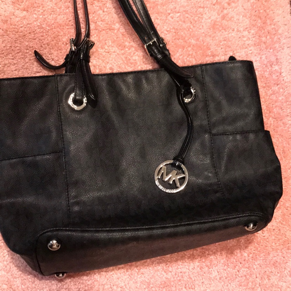 Micheal Kors purse